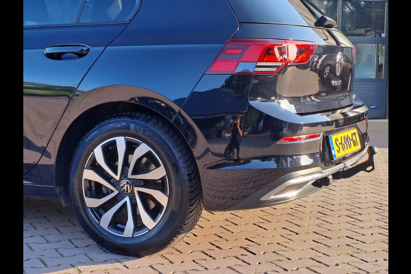 Volkswagen Golf 1.5 eTSI R-Line Business+ | LED | Trekhaak | All-seasons | ACC | Keyless | Stoelverwarming |