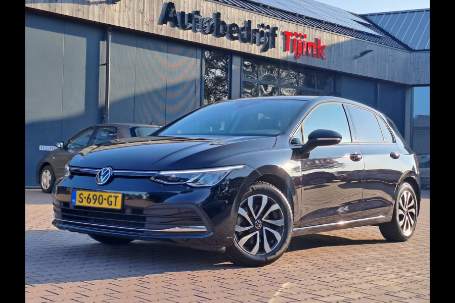 Volkswagen Golf 1.5 eTSI R-Line Business+ | LED | Trekhaak | All-seasons | ACC | Keyless | Stoelverwarming |