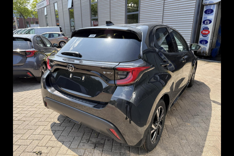 Toyota Yaris 1.5 Hybrid Dynamic Luxury | Stoelverwarming | Camera | Lichtmetalen velgen |