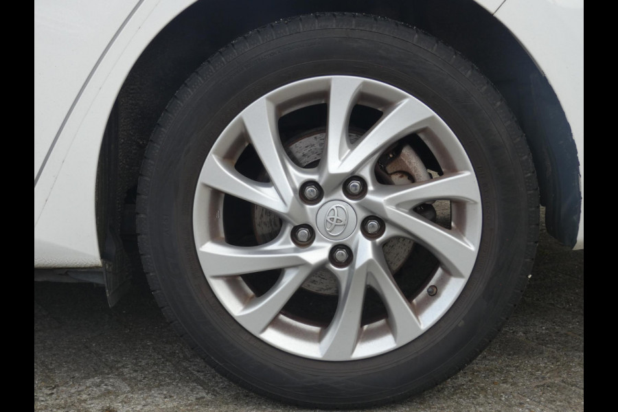 Toyota Auris Touring Sports 1.8 Hybrid Dynamic Go | NAVIGATIE | ACHTERUITRIJCAMERA |