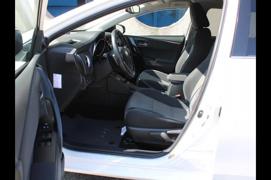 Toyota Auris Touring Sports 1.8 Hybrid Dynamic Go | NAVIGATIE | ACHTERUITRIJCAMERA |