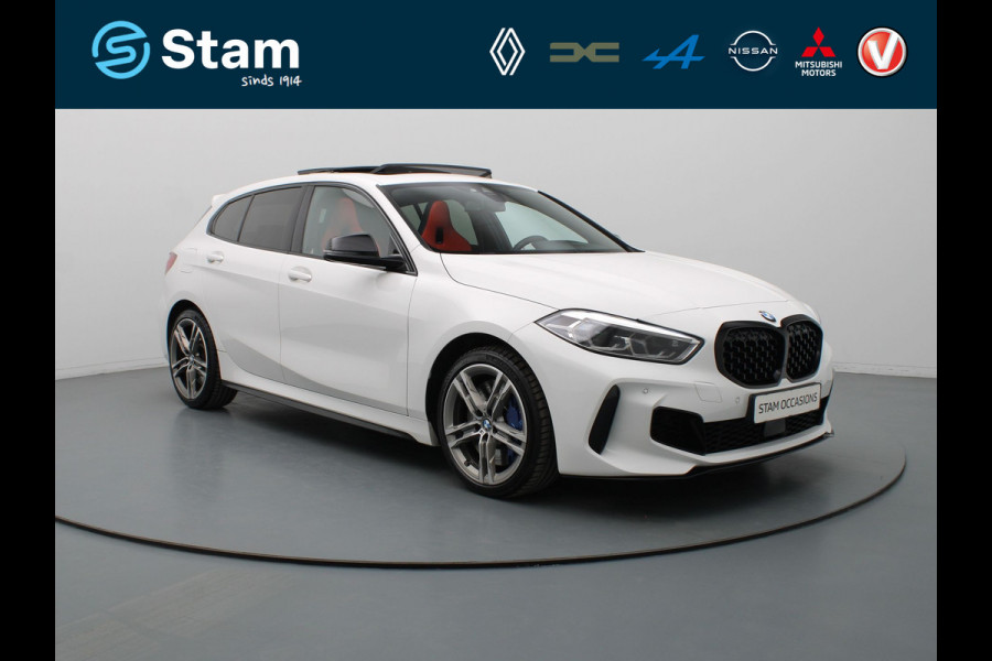 BMW 1-serie M135i 306pk xDrive High Executive Harman Kardon | Head-Up | Parkeersens. v+a | Stoel-/stuurverw. | Panoramadak