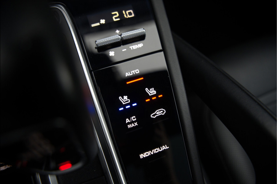 Porsche Cayenne 3.0 E-Hybrid | Sport Chrono | Panoramadak | Bose | Luchtvering | Stoelkoeling | Stoelverwarming | Memory Seats | PDLS | PASM | Camera | Volledig Leder | NAP | Elek. Achterklep | Navigatie | Trekhaak | Sof