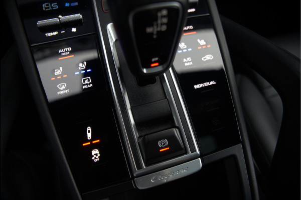 Porsche Cayenne 3.0 E-Hybrid | Sport Chrono | Panoramadak | Bose | Luchtvering | Stoelkoeling | Stoelverwarming | Memory Seats | PDLS | PASM | Camera | Volledig Leder | NAP | Elek. Achterklep | Navigatie | Trekhaak | Sof