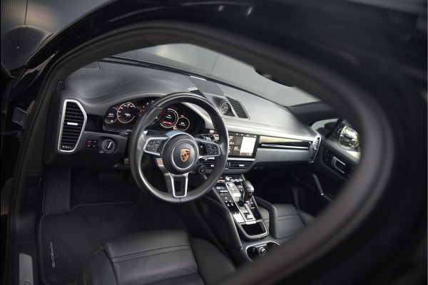 Porsche Cayenne 3.0 E-Hybrid | Sport Chrono | Panoramadak | Bose | Luchtvering | Stoelkoeling | Stoelverwarming | Memory Seats | PDLS | PASM | Camera | Volledig Leder | NAP | Elek. Achterklep | Navigatie | Trekhaak | Sof