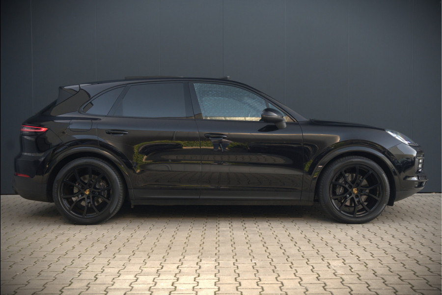 Porsche Cayenne 3.0 E-Hybrid | Sport Chrono | Panoramadak | Bose | Luchtvering | Stoelkoeling | Stoelverwarming | Memory Seats | PDLS | PASM | Camera | Volledig Leder | NAP | Elek. Achterklep | Navigatie | Trekhaak | Sof
