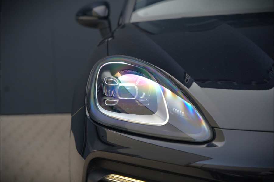 Porsche Cayenne 3.0 E-Hybrid | Sport Chrono | Panoramadak | Bose | Luchtvering | Stoelkoeling | Stoelverwarming | Memory Seats | PDLS | PASM | Camera | Volledig Leder | NAP | Elek. Achterklep | Navigatie | Trekhaak | Sof