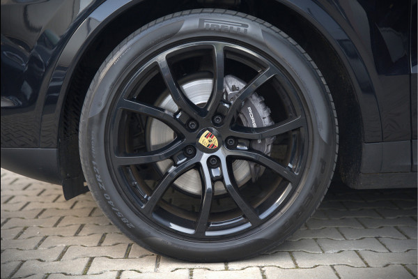 Porsche Cayenne 3.0 E-Hybrid | Sport Chrono | Panoramadak | Bose | Luchtvering | Stoelkoeling | Stoelverwarming | Memory Seats | PDLS | PASM | Camera | Volledig Leder | NAP | Elek. Achterklep | Navigatie | Trekhaak | Sof