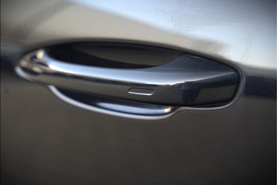 Porsche Cayenne 3.0 E-Hybrid | Sport Chrono | Panoramadak | Bose | Luchtvering | Stoelkoeling | Stoelverwarming | Memory Seats | PDLS | PASM | Camera | Volledig Leder | NAP | Elek. Achterklep | Navigatie | Trekhaak | Sof