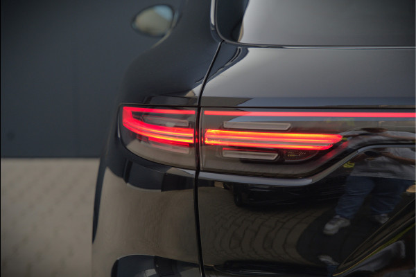 Porsche Cayenne 3.0 E-Hybrid | Sport Chrono | Panoramadak | Bose | Luchtvering | Stoelkoeling | Stoelverwarming | Memory Seats | PDLS | PASM | Camera | Volledig Leder | NAP | Elek. Achterklep | Navigatie | Trekhaak | Sof