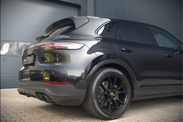 Porsche Cayenne 3.0 E-Hybrid | Sport Chrono | Panoramadak | Bose | Luchtvering | Stoelkoeling | Stoelverwarming | Memory Seats | PDLS | PASM | Camera | Volledig Leder | NAP | Elek. Achterklep | Navigatie | Trekhaak | Sof
