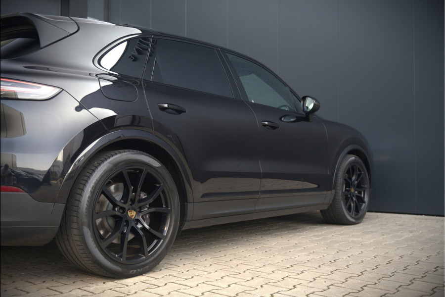 Porsche Cayenne 3.0 E-Hybrid | Sport Chrono | Panoramadak | Bose | Luchtvering | Stoelkoeling | Stoelverwarming | Memory Seats | PDLS | PASM | Camera | Volledig Leder | NAP | Elek. Achterklep | Navigatie | Trekhaak | Sof