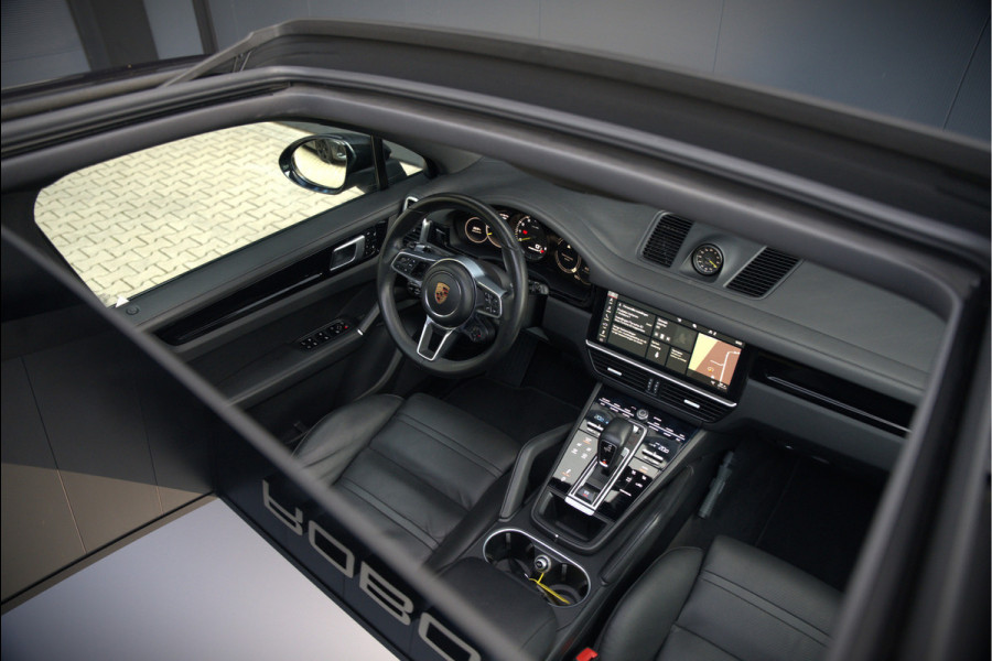 Porsche Cayenne 3.0 E-Hybrid | Sport Chrono | Panoramadak | Bose | Luchtvering | Stoelkoeling | Stoelverwarming | Memory Seats | PDLS | PASM | Camera | Volledig Leder | NAP | Elek. Achterklep | Navigatie | Trekhaak | Sof