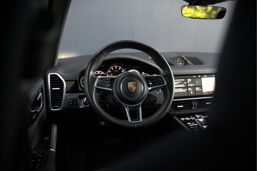 Porsche Cayenne 3.0 E-Hybrid | Sport Chrono | Panoramadak | Bose | Luchtvering | Stoelkoeling | Stoelverwarming | Memory Seats | PDLS | PASM | Camera | Volledig Leder | NAP | Elek. Achterklep | Navigatie | Trekhaak | Sof