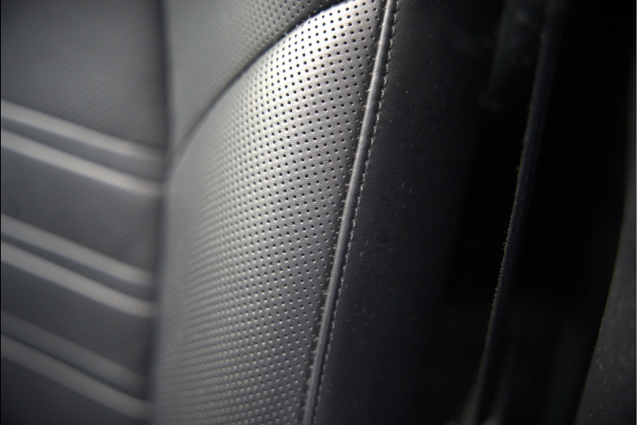 Porsche Cayenne 3.0 E-Hybrid | Sport Chrono | Panoramadak | Bose | Luchtvering | Stoelkoeling | Stoelverwarming | Memory Seats | PDLS | PASM | Camera | Volledig Leder | NAP | Elek. Achterklep | Navigatie | Trekhaak | Sof
