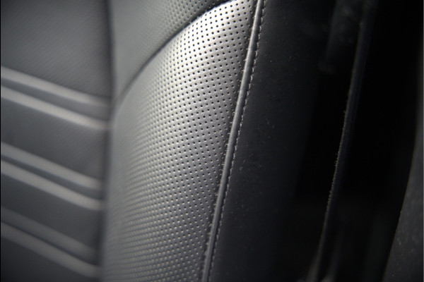 Porsche Cayenne 3.0 E-Hybrid | Sport Chrono | Panoramadak | Bose | Luchtvering | Stoelkoeling | Stoelverwarming | Memory Seats | PDLS | PASM | Camera | Volledig Leder | NAP | Elek. Achterklep | Navigatie | Trekhaak | Sof