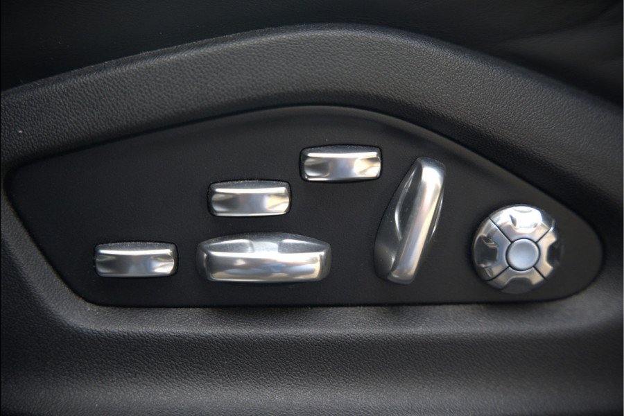 Porsche Cayenne 3.0 E-Hybrid | Sport Chrono | Panoramadak | Bose | Luchtvering | Stoelkoeling | Stoelverwarming | Memory Seats | PDLS | PASM | Camera | Volledig Leder | NAP | Elek. Achterklep | Navigatie | Trekhaak | Sof