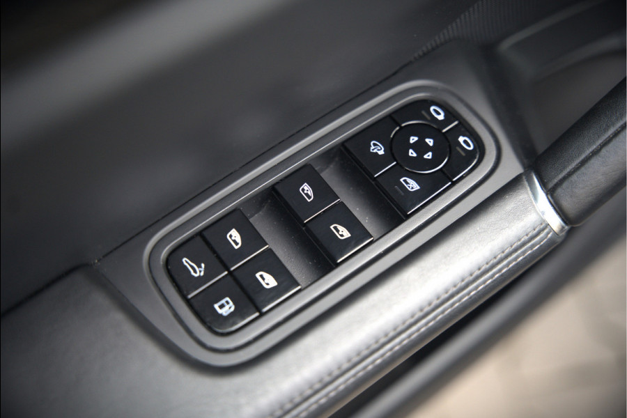 Porsche Cayenne 3.0 E-Hybrid | Sport Chrono | Panoramadak | Bose | Luchtvering | Stoelkoeling | Stoelverwarming | Memory Seats | PDLS | PASM | Camera | Volledig Leder | NAP | Elek. Achterklep | Navigatie | Trekhaak | Sof