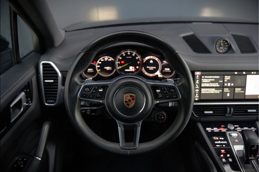 Porsche Cayenne 3.0 E-Hybrid | Sport Chrono | Panoramadak | Bose | Luchtvering | Stoelkoeling | Stoelverwarming | Memory Seats | PDLS | PASM | Camera | Volledig Leder | NAP | Elek. Achterklep | Navigatie | Trekhaak | Sof