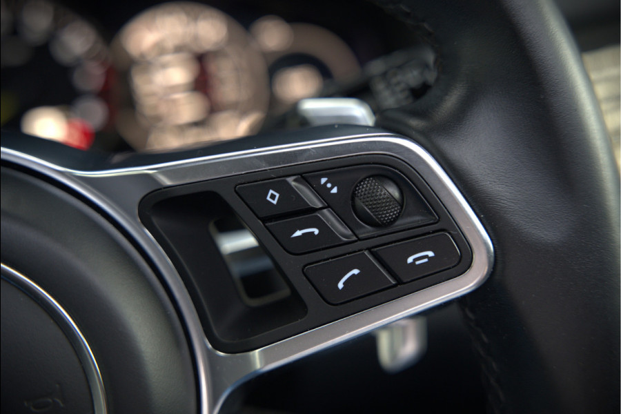 Porsche Cayenne 3.0 E-Hybrid | Sport Chrono | Panoramadak | Bose | Luchtvering | Stoelkoeling | Stoelverwarming | Memory Seats | PDLS | PASM | Camera | Volledig Leder | NAP | Elek. Achterklep | Navigatie | Trekhaak | Sof