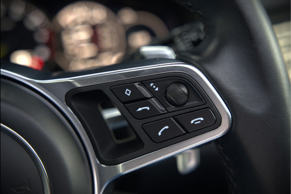 Porsche Cayenne 3.0 E-Hybrid | Sport Chrono | Panoramadak | Bose | Luchtvering | Stoelkoeling | Stoelverwarming | Memory Seats | PDLS | PASM | Camera | Volledig Leder | NAP | Elek. Achterklep | Navigatie | Trekhaak | Sof