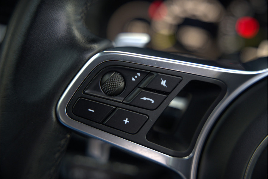 Porsche Cayenne 3.0 E-Hybrid | Sport Chrono | Panoramadak | Bose | Luchtvering | Stoelkoeling | Stoelverwarming | Memory Seats | PDLS | PASM | Camera | Volledig Leder | NAP | Elek. Achterklep | Navigatie | Trekhaak | Sof
