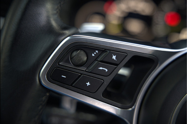 Porsche Cayenne 3.0 E-Hybrid | Sport Chrono | Panoramadak | Bose | Luchtvering | Stoelkoeling | Stoelverwarming | Memory Seats | PDLS | PASM | Camera | Volledig Leder | NAP | Elek. Achterklep | Navigatie | Trekhaak | Sof