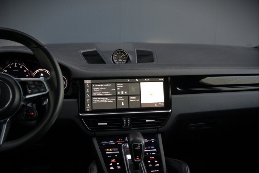 Porsche Cayenne 3.0 E-Hybrid | Sport Chrono | Panoramadak | Bose | Luchtvering | Stoelkoeling | Stoelverwarming | Memory Seats | PDLS | PASM | Camera | Volledig Leder | NAP | Elek. Achterklep | Navigatie | Trekhaak | Sof