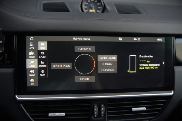 Porsche Cayenne 3.0 E-Hybrid | Sport Chrono | Panoramadak | Bose | Luchtvering | Stoelkoeling | Stoelverwarming | Memory Seats | PDLS | PASM | Camera | Volledig Leder | NAP | Elek. Achterklep | Navigatie | Trekhaak | Sof
