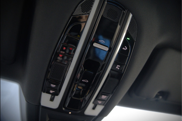 Porsche Cayenne 3.0 E-Hybrid | Sport Chrono | Panoramadak | Bose | Luchtvering | Stoelkoeling | Stoelverwarming | Memory Seats | PDLS | PASM | Camera | Volledig Leder | NAP | Elek. Achterklep | Navigatie | Trekhaak | Sof