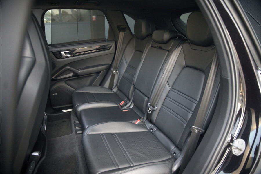 Porsche Cayenne 3.0 E-Hybrid | Sport Chrono | Panoramadak | Bose | Luchtvering | Stoelkoeling | Stoelverwarming | Memory Seats | PDLS | PASM | Camera | Volledig Leder | NAP | Elek. Achterklep | Navigatie | Trekhaak | Sof