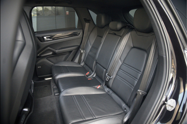 Porsche Cayenne 3.0 E-Hybrid | Sport Chrono | Panoramadak | Bose | Luchtvering | Stoelkoeling | Stoelverwarming | Memory Seats | PDLS | PASM | Camera | Volledig Leder | NAP | Elek. Achterklep | Navigatie | Trekhaak | Sof