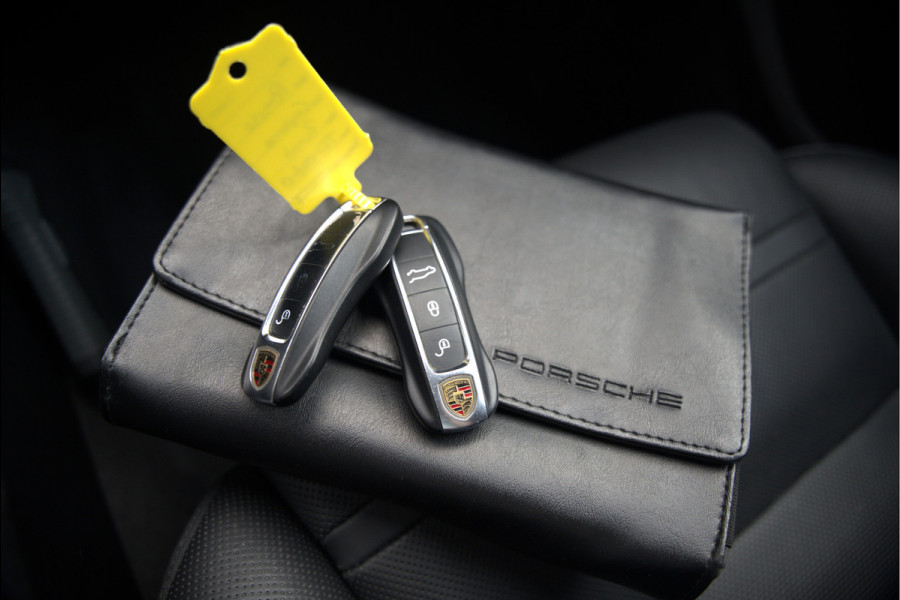 Porsche Cayenne 3.0 E-Hybrid | Sport Chrono | Panoramadak | Bose | Luchtvering | Stoelkoeling | Stoelverwarming | Memory Seats | PDLS | PASM | Camera | Volledig Leder | NAP | Elek. Achterklep | Navigatie | Trekhaak | Sof