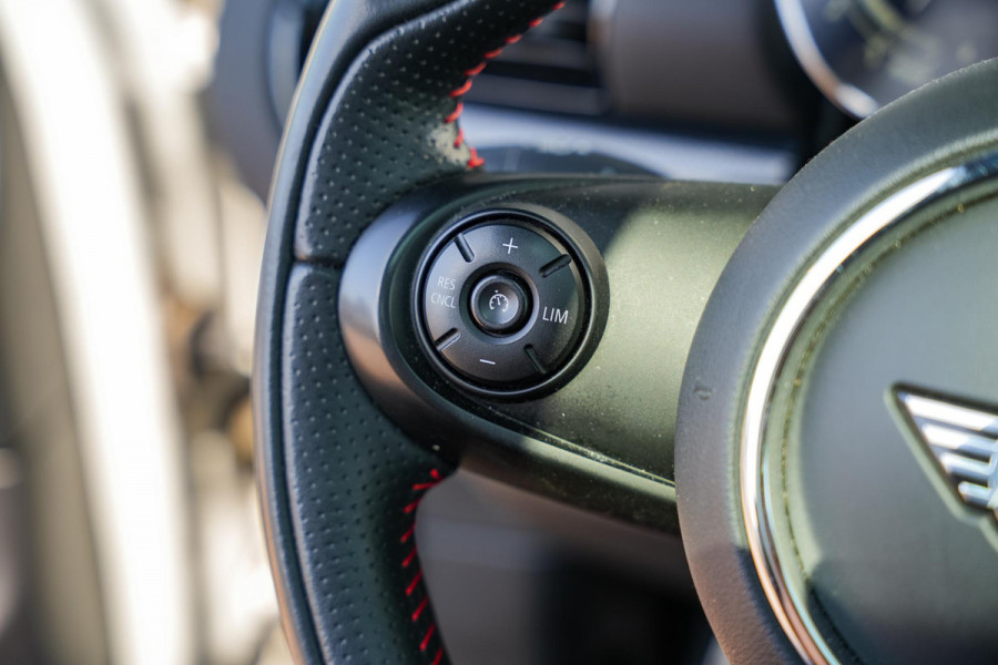 MINI Clubman 1.5 Cooper JCW Panoramadak Harman Kardon Navigatie DAB+ PDC LED