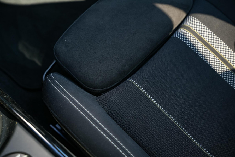 MINI Clubman 1.5 Cooper JCW Panoramadak Harman Kardon Navigatie DAB+ PDC LED