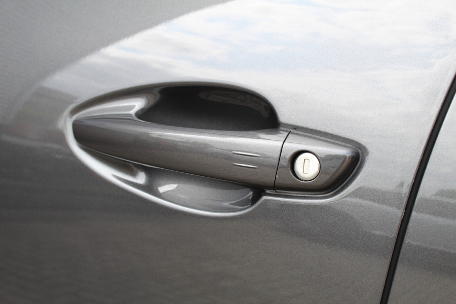Peugeot 3008 1.6 HYbrid4 300 GT | Trekhaak | BLIS | Panoramadak | Adaptieve Cruise | Led | Navigatie