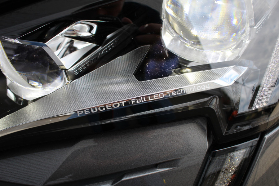 Peugeot 3008 1.6 HYbrid4 300 GT | Trekhaak | BLIS | Panoramadak | Adaptieve Cruise | Led | Navigatie