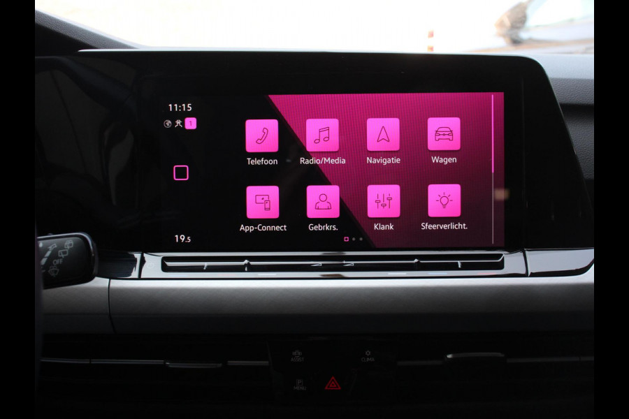 Volkswagen Golf 1.0 eTSI Life Business Climate control Cruise control adaptive Navigatie LED Parkeersensoren Camera Apple Carplay/ Android Auto Lichtmetalen Vegen 18"