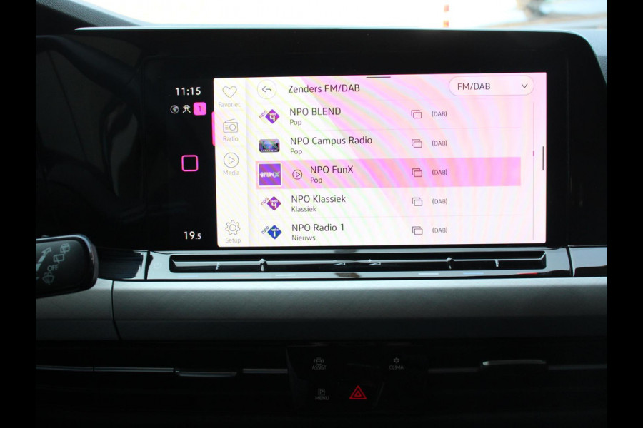 Volkswagen Golf 1.0 eTSI Life Business Climate control Cruise control adaptive Navigatie LED Parkeersensoren Camera Apple Carplay/ Android Auto Lichtmetalen Vegen 18"