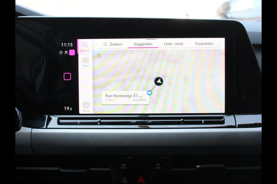 Volkswagen Golf 1.0 eTSI Life Business Climate control Cruise control adaptive Navigatie LED Parkeersensoren Camera Apple Carplay/ Android Auto Lichtmetalen Vegen 18"