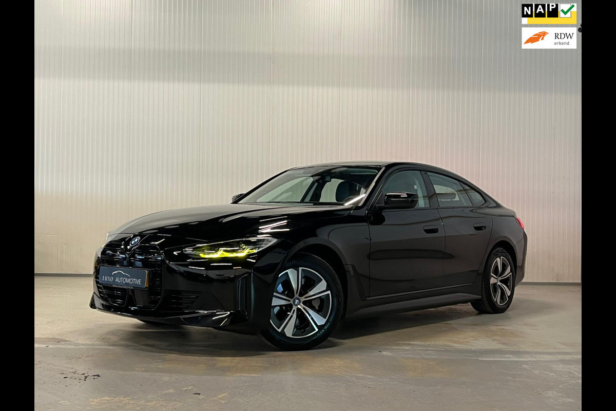 BMW i4 EDrive40 84 kWh | ACHTERUITRIJCAMERA | ZWART HEMELDAK BLACK EDITION | FULL OPTIONS BMW i4 EDrive40 84 kWh | ACHTERUITRIJCAMERA | ZWART HEMELDAK BLACK EDITION | FULL OPTIONS