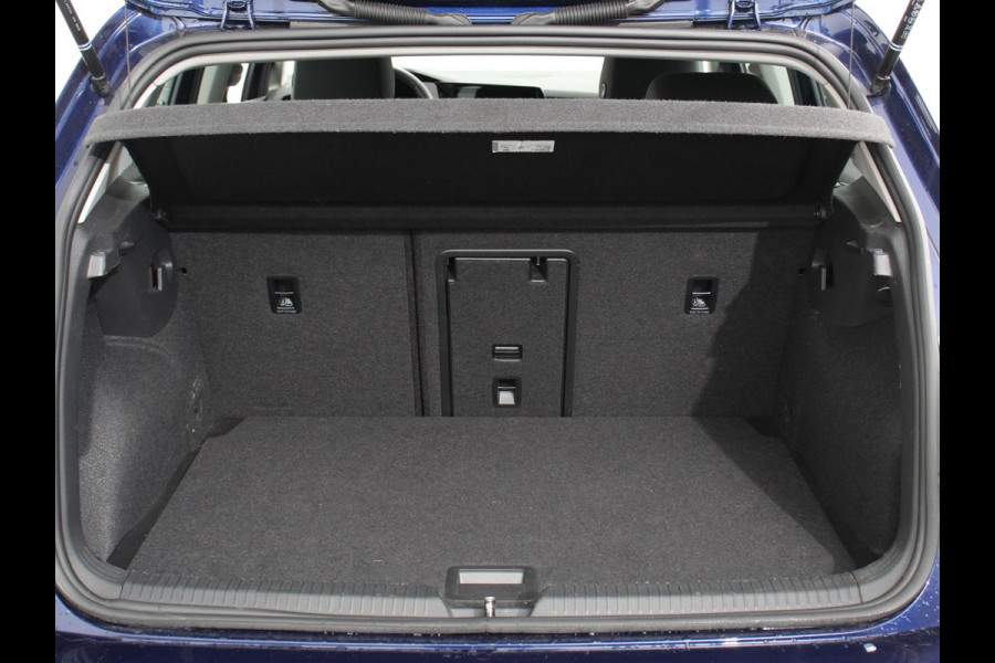 Volkswagen Golf 1.0 eTSI Life Business Climate control Cruise control adaptive Navigatie LED Parkeersensoren Camera Apple Carplay/ Android Auto Lichtmetalen Vegen 18"