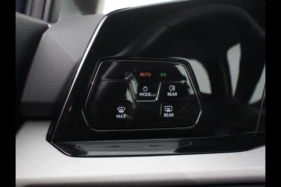 Volkswagen Golf 1.0 eTSI Life Business Climate control Cruise control adaptive Navigatie LED Parkeersensoren Camera Apple Carplay/ Android Auto Lichtmetalen Vegen 18"
