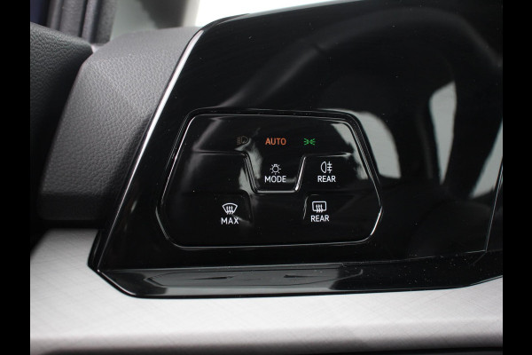 Volkswagen Golf 1.0 eTSI Life Business Climate control Cruise control adaptive Navigatie LED Parkeersensoren Camera Apple Carplay/ Android Auto Lichtmetalen Vegen 18"