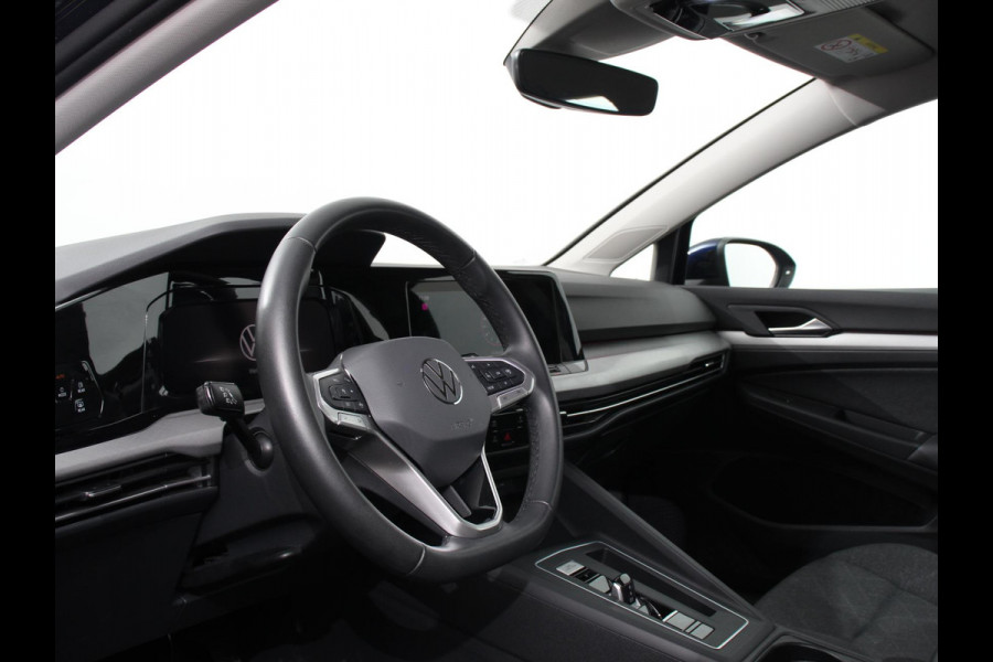 Volkswagen Golf 1.0 eTSI Life Business Climate control Cruise control adaptive Navigatie LED Parkeersensoren Camera Apple Carplay/ Android Auto Lichtmetalen Vegen 18"