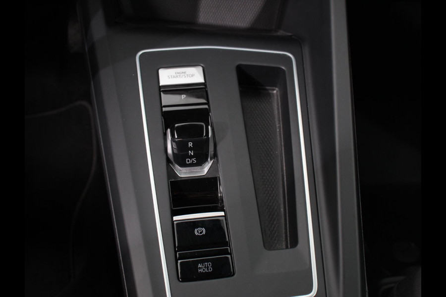 Volkswagen Golf 1.0 eTSI Life Business Climate control Cruise control adaptive Navigatie LED Parkeersensoren Camera Apple Carplay/ Android Auto Lichtmetalen Vegen 18"