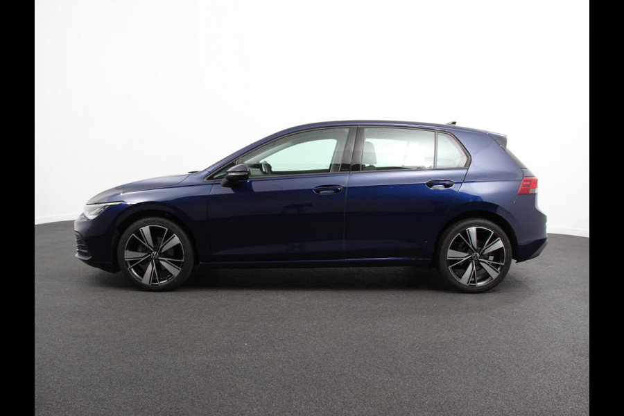 Volkswagen Golf 1.0 eTSI Life Business Climate control Cruise control adaptive Navigatie LED Parkeersensoren Camera Apple Carplay/ Android Auto Lichtmetalen Vegen 18"