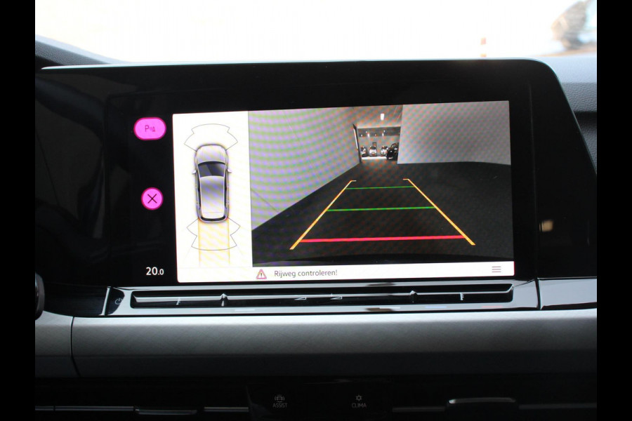 Volkswagen Golf 1.0 eTSI Life Business Climate control Cruise control adaptive Navigatie LED Parkeersensoren Camera Apple Carplay/ Android Auto Lichtmetalen Vegen 18"