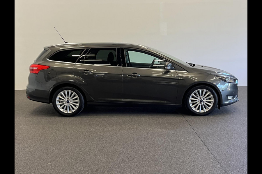 Ford FOCUS Wagon 1.0 Titanium Navigatie Parkeersensoren Park Assist Cruise Control Lichtmetalen velgen Climate Control