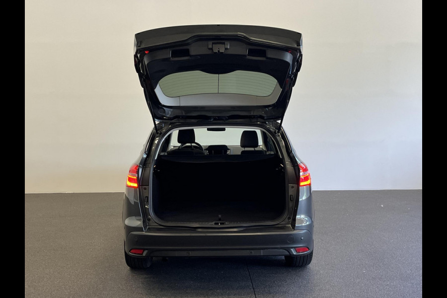 Ford FOCUS Wagon 1.0 Titanium Navigatie Parkeersensoren Park Assist Cruise Control Lichtmetalen velgen Climate Control